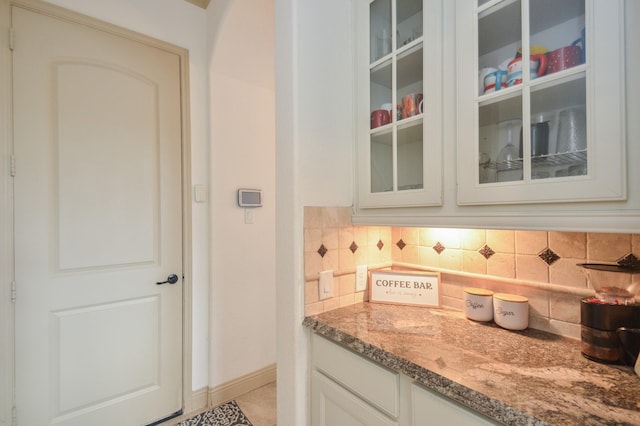 bar with backsplash