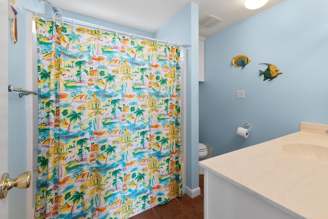 22915 Gulf Dr, Galveston, TX 77554 - full bathroom featuring visible vents, toilet, tile patterned floors, vanity, and a shower with curtain