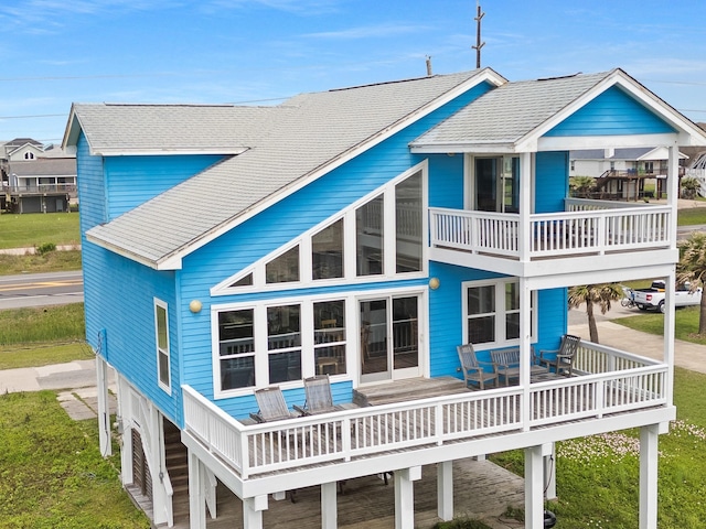 22915 Gulf Dr, Galveston, TX 77554 - rear view of house featuring a balcony