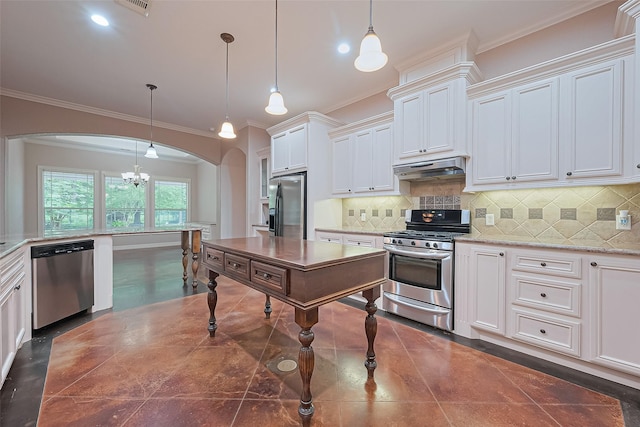 kitchen featuring a notable chandelier, crown molding, under cabinet range hood, appliances with stainless steel finishes, and arched walkways