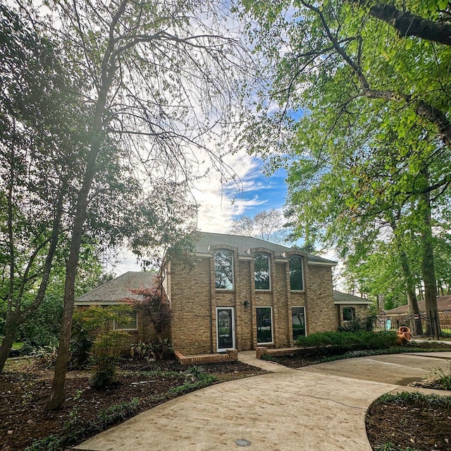 537 Natchez Park, Conroe, TX 77302 - view of front of home featuring brick siding and driveway