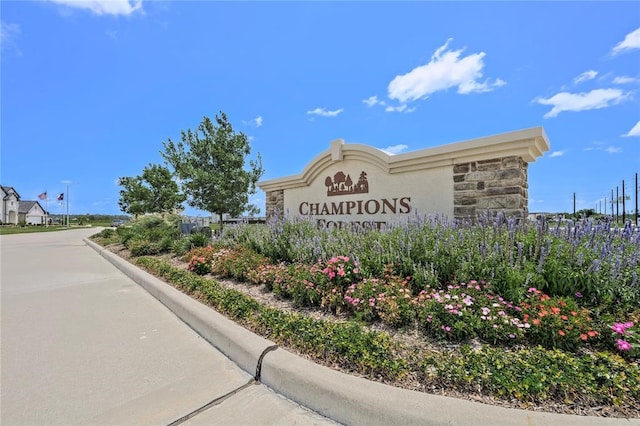 view of community / neighborhood sign