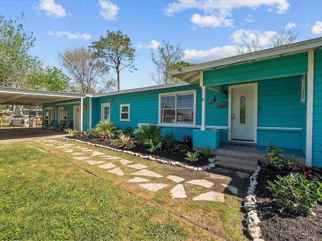 view of front facade featuring an attached carport and a front lawn
