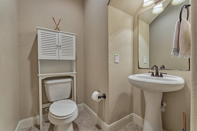 343 Old Aqua Lndg E, Conroe, TX 77356 - bathroom featuring baseboards, toilet, and tile patterned floors