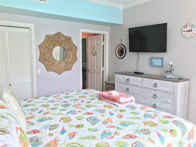 7000 Seawall Blvd Unit 713, Galveston, TX 77551 - bedroom featuring crown molding and a closet