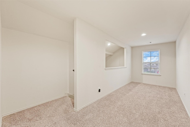 empty room featuring baseboards, carpet floors, visible vents, and recessed lighting