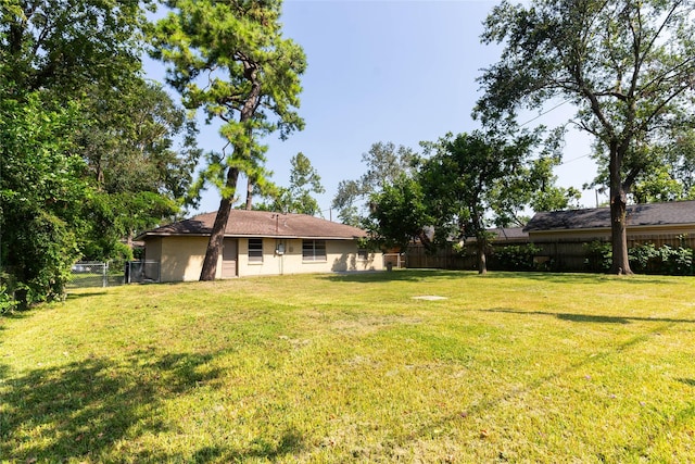 2315 Poinciana Dr, Houston, TX 77018 - view of yard featuring fence