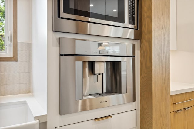 739 Azaleadell Dr, Houston, TX 77018 - interior details featuring appliances with stainless steel finishes, modern cabinets, and light countertops
