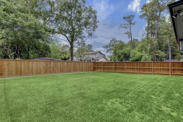 739 Azaleadell Dr, Houston, TX 77018 - view of yard featuring a fenced backyard