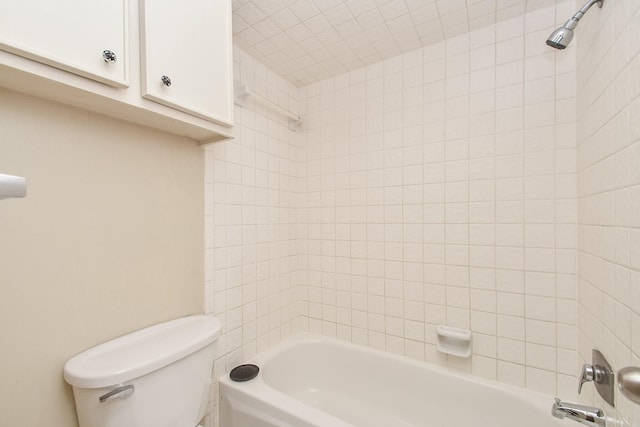 2918 Manila Ln, Houston, TX 77043 - full bath featuring bathing tub / shower combination and toilet