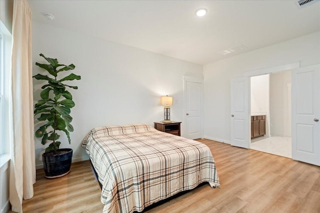 bedroom with light wood finished floors, baseboards, visible vents, and recessed lighting