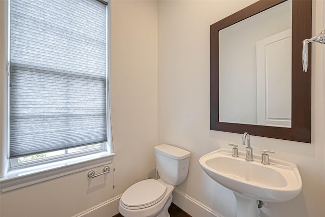 5101 Allen St, Houston, TX 77007 - bathroom with baseboards, toilet, and a sink