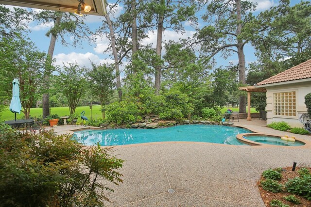 6230 Pebble Beach Dr, Houston, TX 77069 - view of pool featuring a patio area, view of wooded area, and a pool with connected hot tub