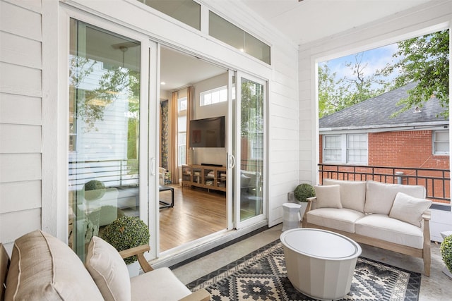4504 Yupon St, Houston, TX 77006 - sunroom / solarium with an outdoor living space