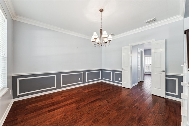 unfurnished room featuring wood finished floors, visible vents, crown molding, and a notable chandelier