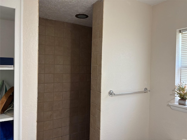 431 Crockett St, Channelview, TX 77530 - bathroom featuring a textured ceiling and a tile shower