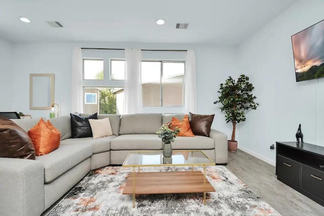 living area featuring recessed lighting, visible vents, wood finished floors, and baseboards