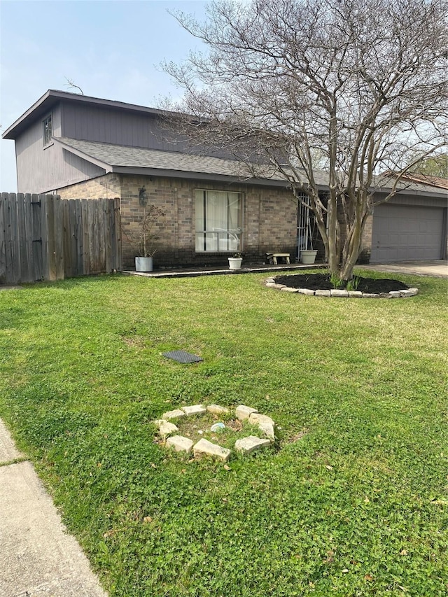 view of front of house featuring fence, an attached garage, brick siding, a front lawn, and driveway
