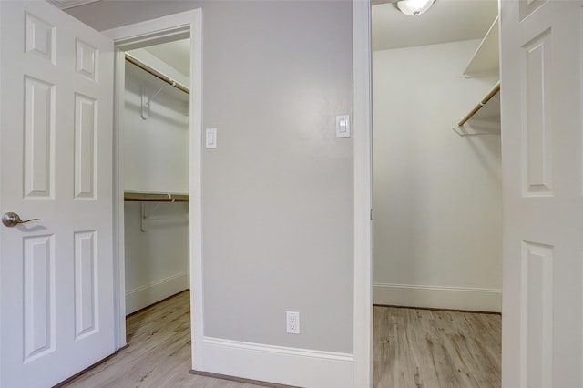 2510 Cobble Ridge Dr, Sugar Land, TX 77498 - walk in closet featuring wood finished floors