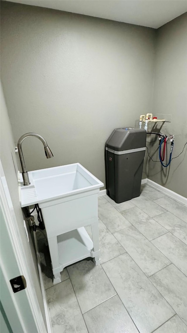 1434 County Road 878a, Sweeny, TX 77480 - washroom featuring hookup for a washing machine and baseboards