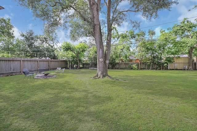 view of yard featuring an outdoor fire pit