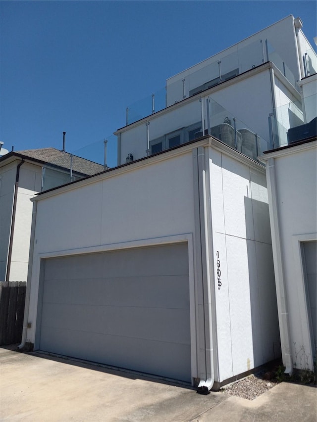 1305 Laird St, Houston, TX 77008 - view of side of home featuring stucco siding