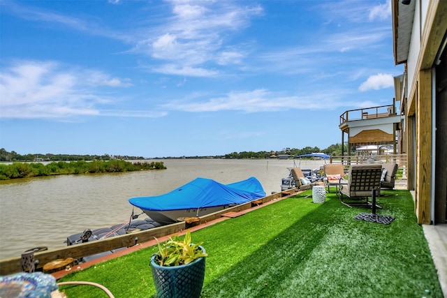 25 Cmdr Runco Ln, Taylor Lake Village, TX 77586 - view of grassy yard with a water view and a boat dock