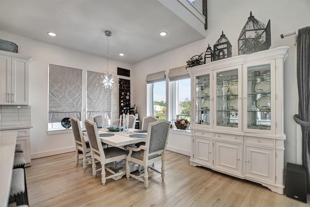 dining space featuring recessed lighting, light wood-style floors, and baseboards