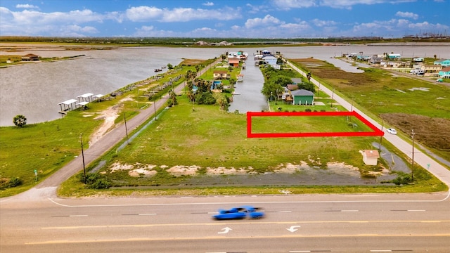 33 Beau Terre, Hitchcock, TX 77563