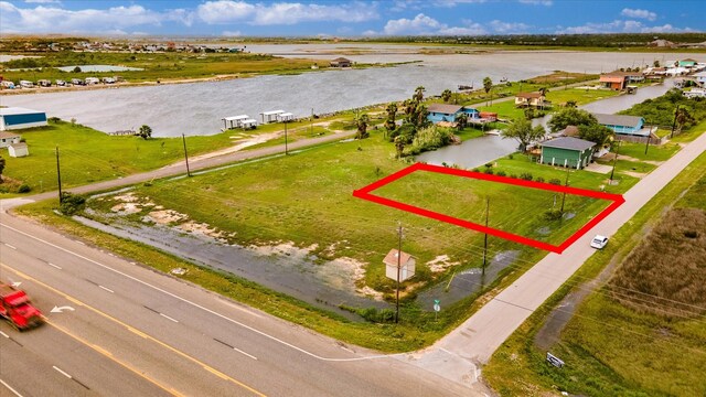 33 Beau Terre, Hitchcock, TX 77563