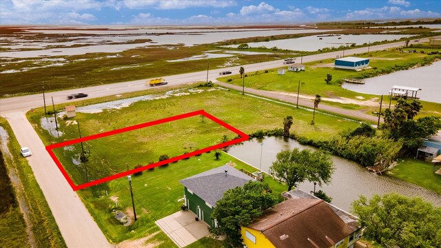 33 Beau Terre, Hitchcock, TX 77563