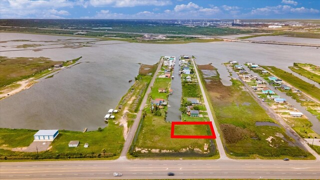 33 Beau Terre, Hitchcock, TX 77563