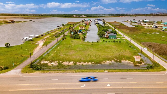 33 Beau Terre, Hitchcock, TX 77563
