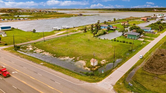 33 Beau Terre, Hitchcock, TX 77563