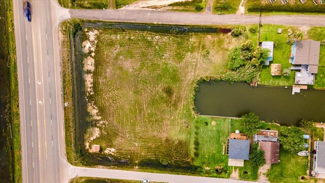33 Beau Terre, Hitchcock, TX 77563