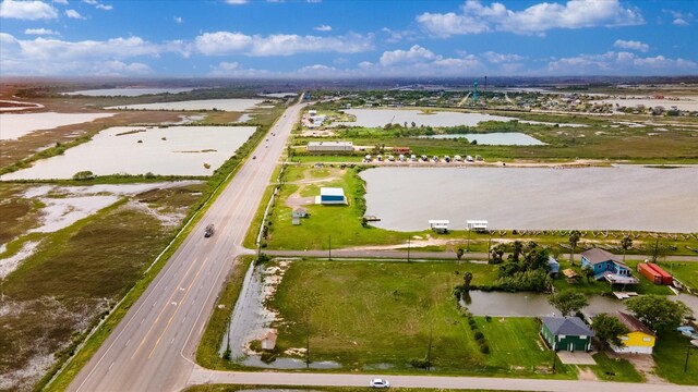33 Beau Terre, Hitchcock, TX 77563