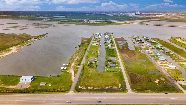 33 Beau Terre, Hitchcock, TX 77563