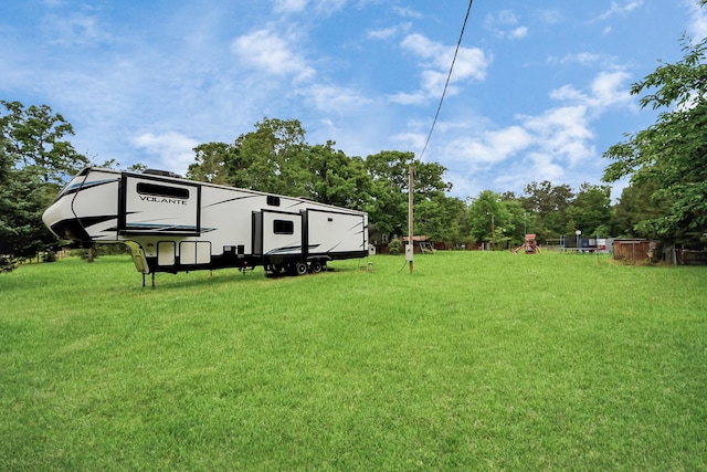 8335 Jernigan Rd, Conroe, TX 77306 - view of yard
