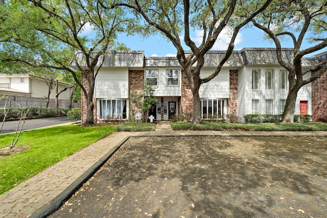 8954 Chatsworth Dr, Houston, TX 77024 - view of front of house featuring brick siding and a front lawn