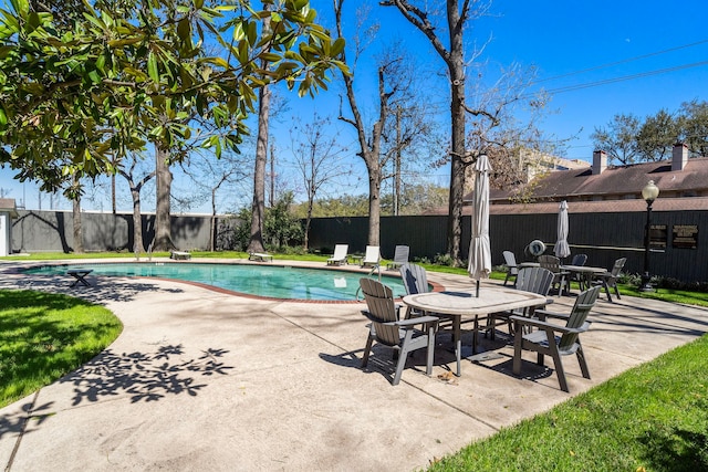 8954 Chatsworth Dr, Houston, TX 77024 - view of pool featuring a fenced backyard and a patio