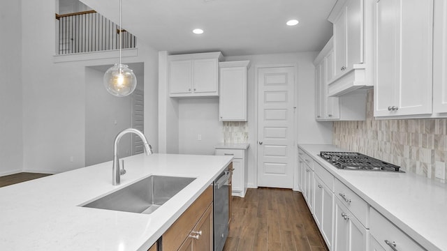 kitchen with a sink, stainless steel appliances, white cabinets, dark wood-type flooring, and recessed lighting