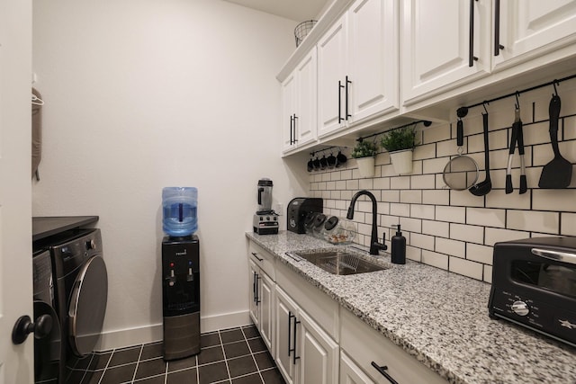 2514 Heritage Park Dr, Missouri City, TX 77459 - kitchen featuring white cabinetry, decorative backsplash, a sink, baseboards, and a toaster