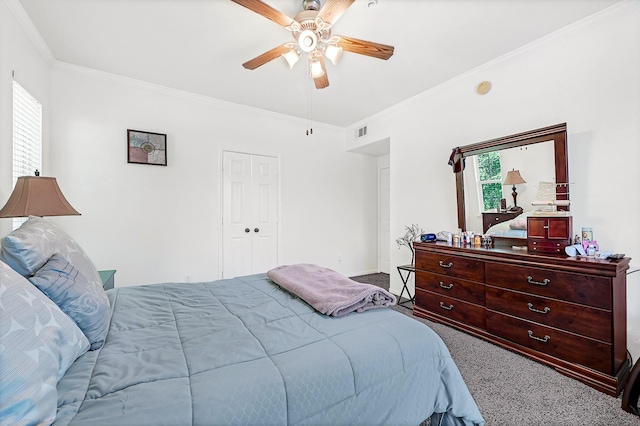 carpeted bedroom with crown molding, visible vents, a ceiling fan, and a closet