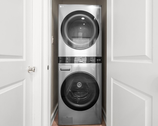 5710 Elysian St, Houston, TX 77009 - laundry room featuring stacked washing machine and dryer