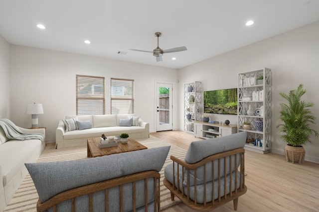 living area featuring light wood-style floors, recessed lighting, a ceiling fan, baseboards, and visible vents