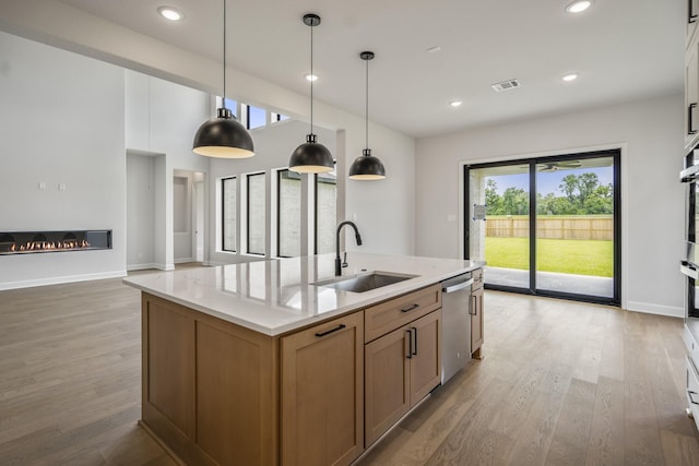 9618 Leafgate Ct, Missouri City, TX 77459 - kitchen featuring a sink, stainless steel dishwasher, light wood-style floors, plenty of natural light, and recessed lighting