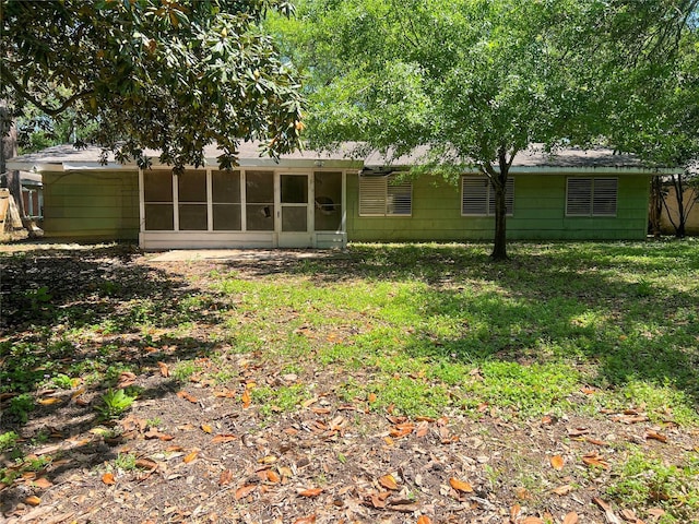 105 Longridge Dr, La Marque, TX 77568 - rear view of property with a sunroom and a lawn