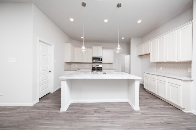 3001 Plains Cir, Brookshire, TX 77423 - kitchen with stainless steel appliances, light wood-style floors, a sink, backsplash, and white cabinets