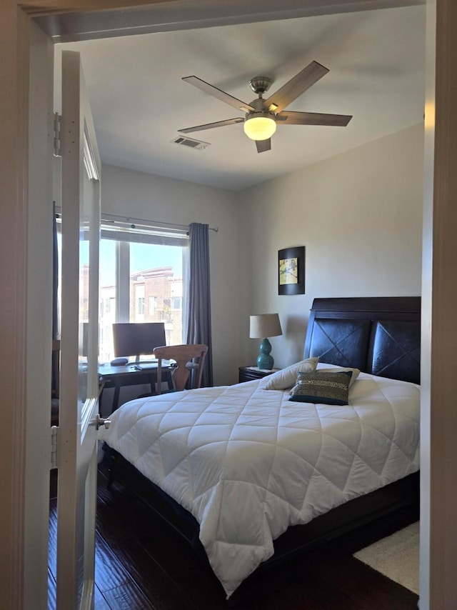 100 Willard St Unit 46, Houston, TX 77006 - bedroom featuring visible vents, ceiling fan, and wood finished floors