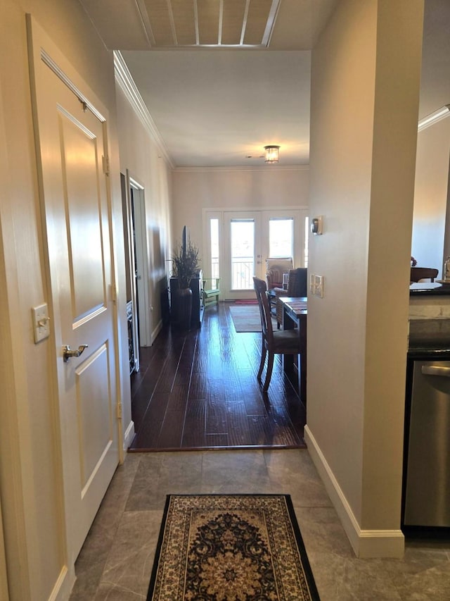 100 Willard St Unit 46, Houston, TX 77006 - hallway featuring crown molding, baseboards, and visible vents
